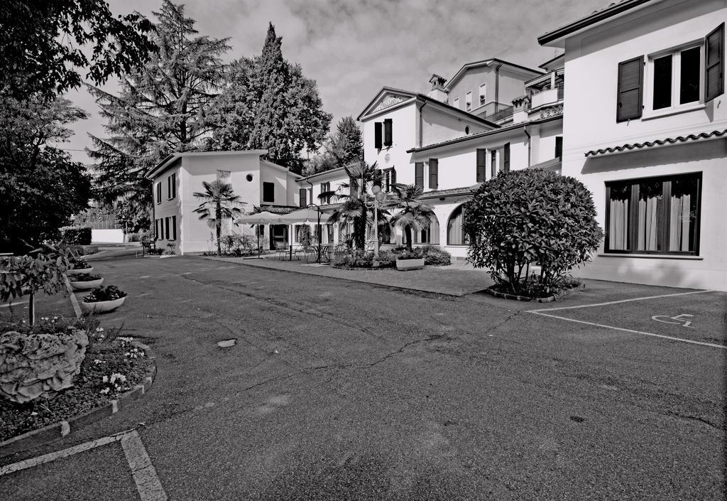 Hotel Ristorante La Grotta Castiglione Delle Stiviere Exterior foto