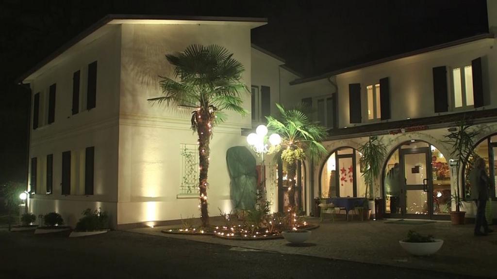 Hotel Ristorante La Grotta Castiglione Delle Stiviere Exterior foto
