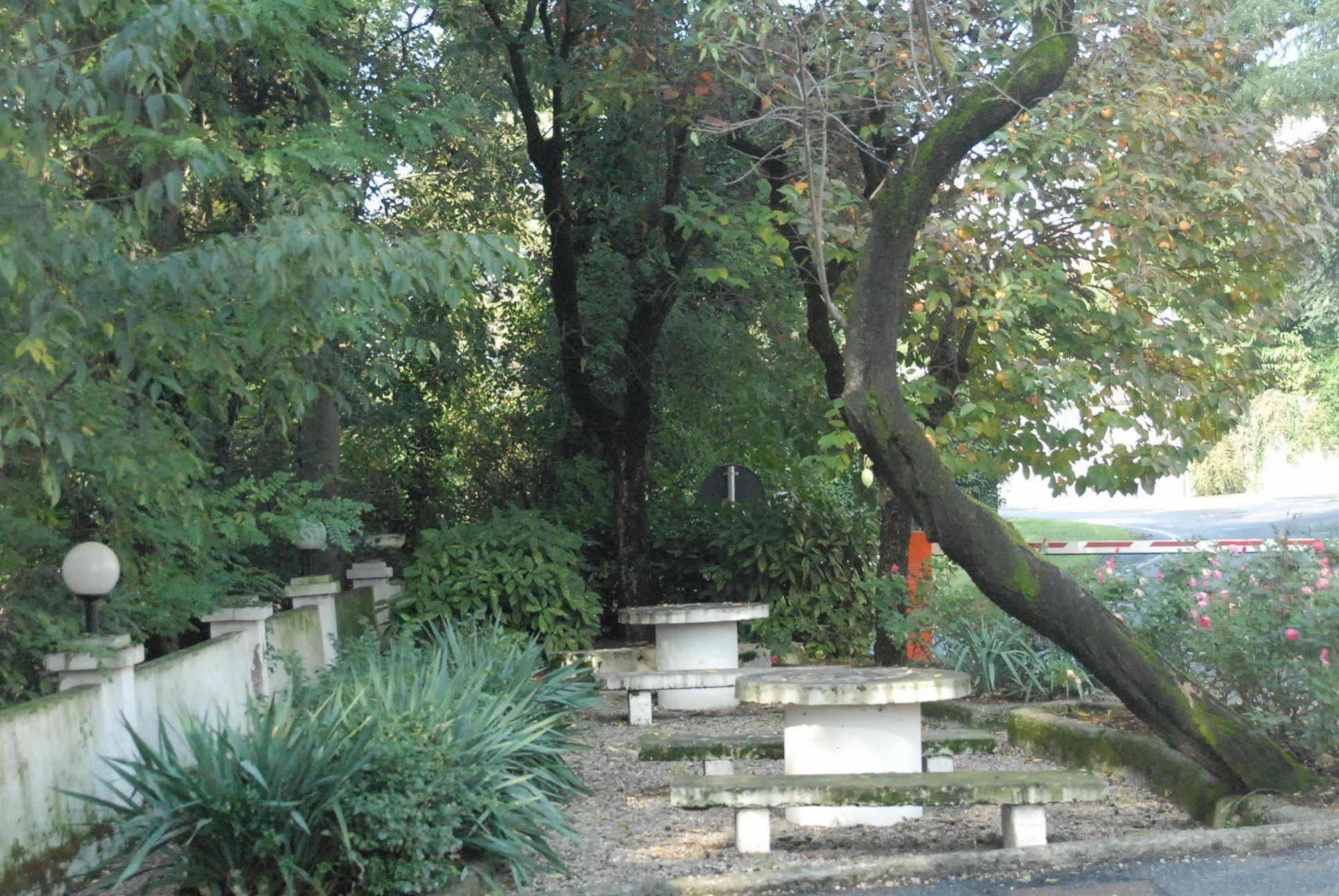 Hotel Ristorante La Grotta Castiglione Delle Stiviere Exterior foto